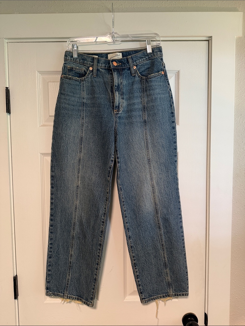 Universal Thread Women's Vintage Straight-Leg Midwash Denim Jeans